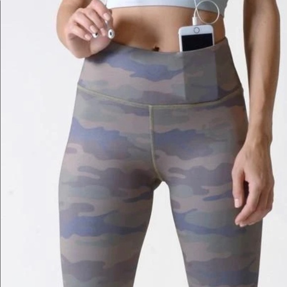 NWT Camo High-Rise Leggings Waistband Pocket - Picture 2 of 9